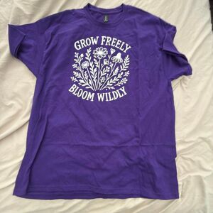 Gildan Women's Purple T-shirt